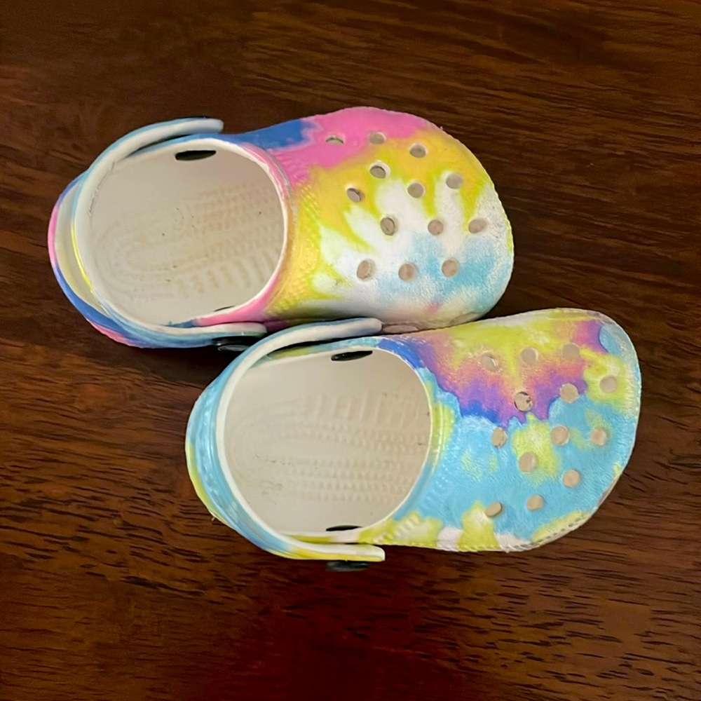 Infant crocs, size 2/3